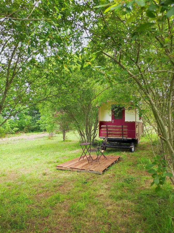 La Roulotte Couzotte Guest House Couze-et-Saint-Front Bagian luar foto
