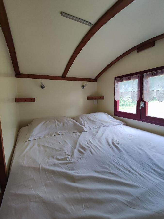 La Roulotte Couzotte Guest House Couze-et-Saint-Front Bagian luar foto